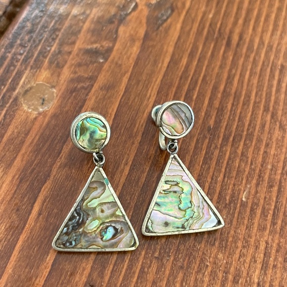 VINTAGE Clip On Mother of Pearl Earrings ✨ - Picture 4 of 4